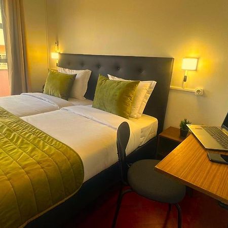 Lisabonna Guest House Amadora Bagian luar foto