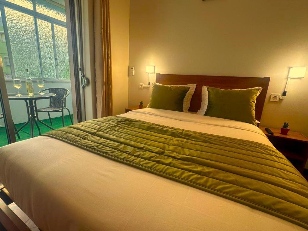 Lisabonna Guest House Amadora Bagian luar foto