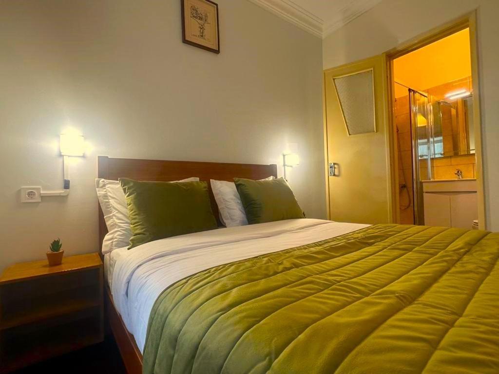 Lisabonna Guest House Amadora Bagian luar foto