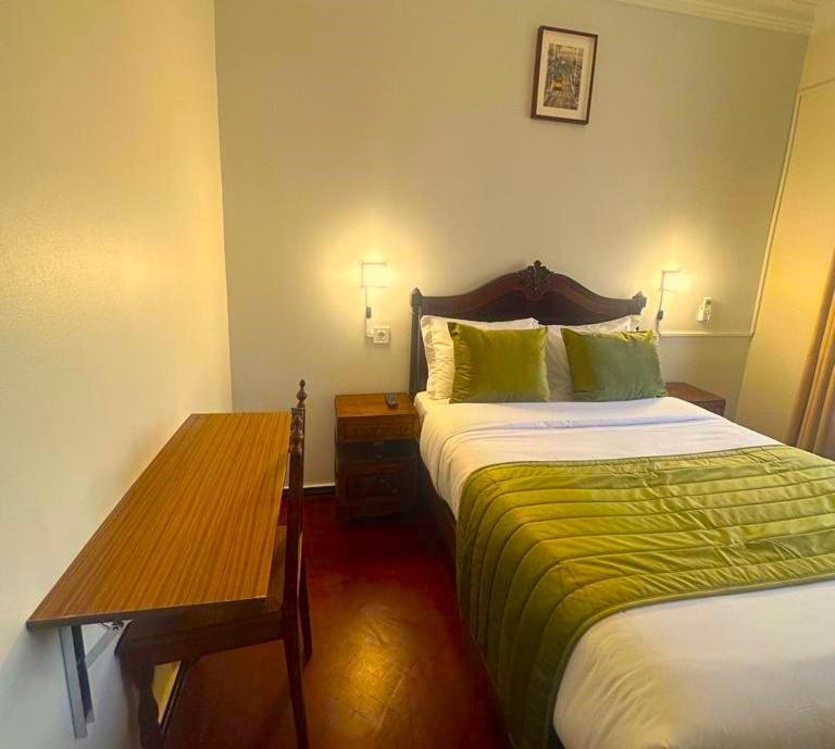 Lisabonna Guest House Amadora Bagian luar foto