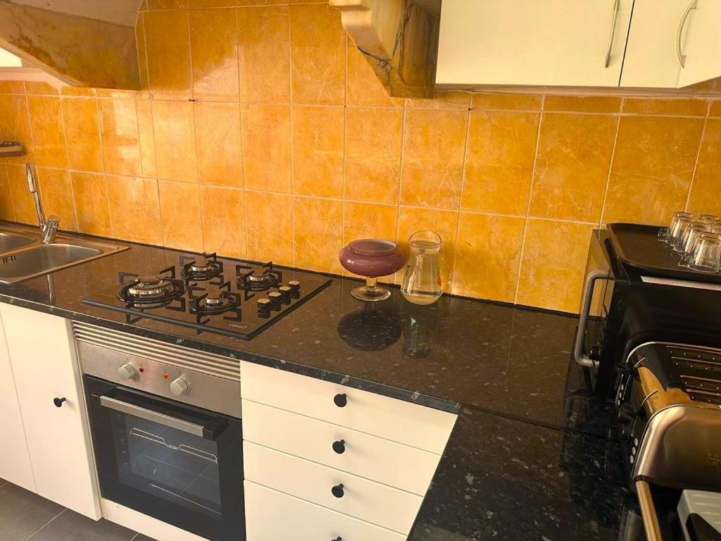 Lisabonna Guest House Amadora Bagian luar foto