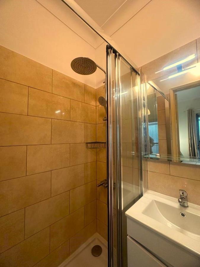 Lisabonna Guest House Amadora Bagian luar foto