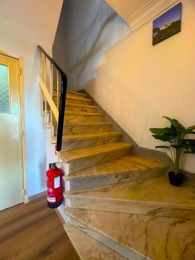 Lisabonna Guest House Amadora Bagian luar foto