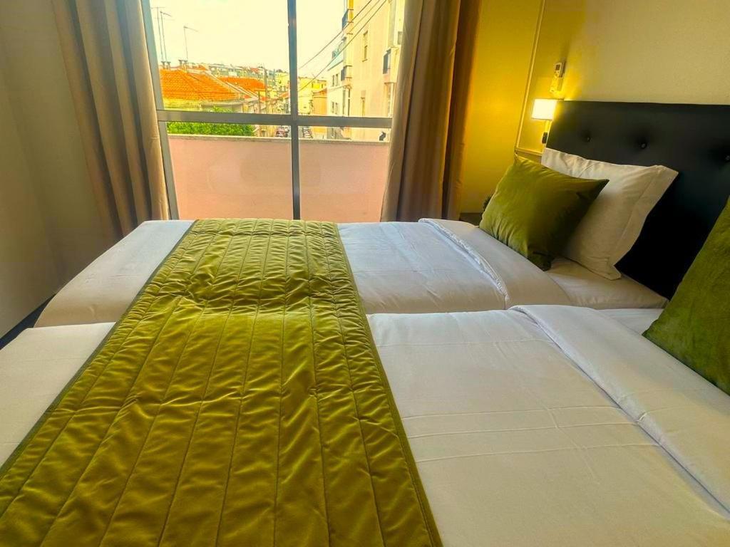 Lisabonna Guest House Amadora Bagian luar foto