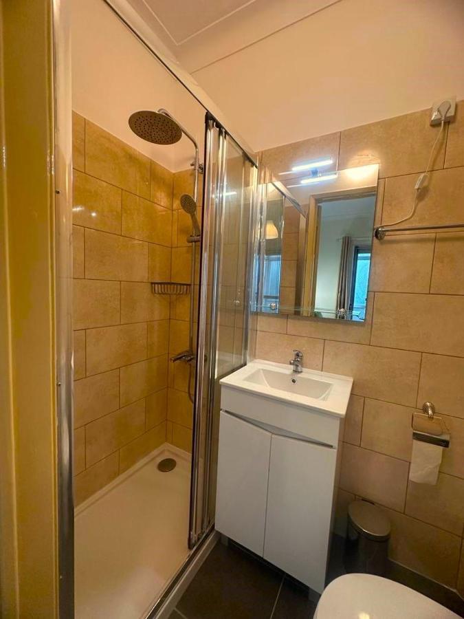 Lisabonna Guest House Amadora Bagian luar foto