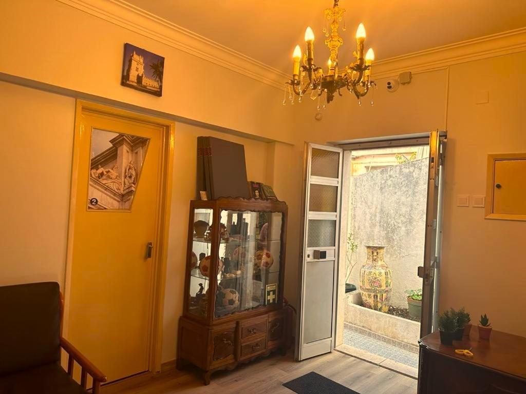Lisabonna Guest House Amadora Bagian luar foto