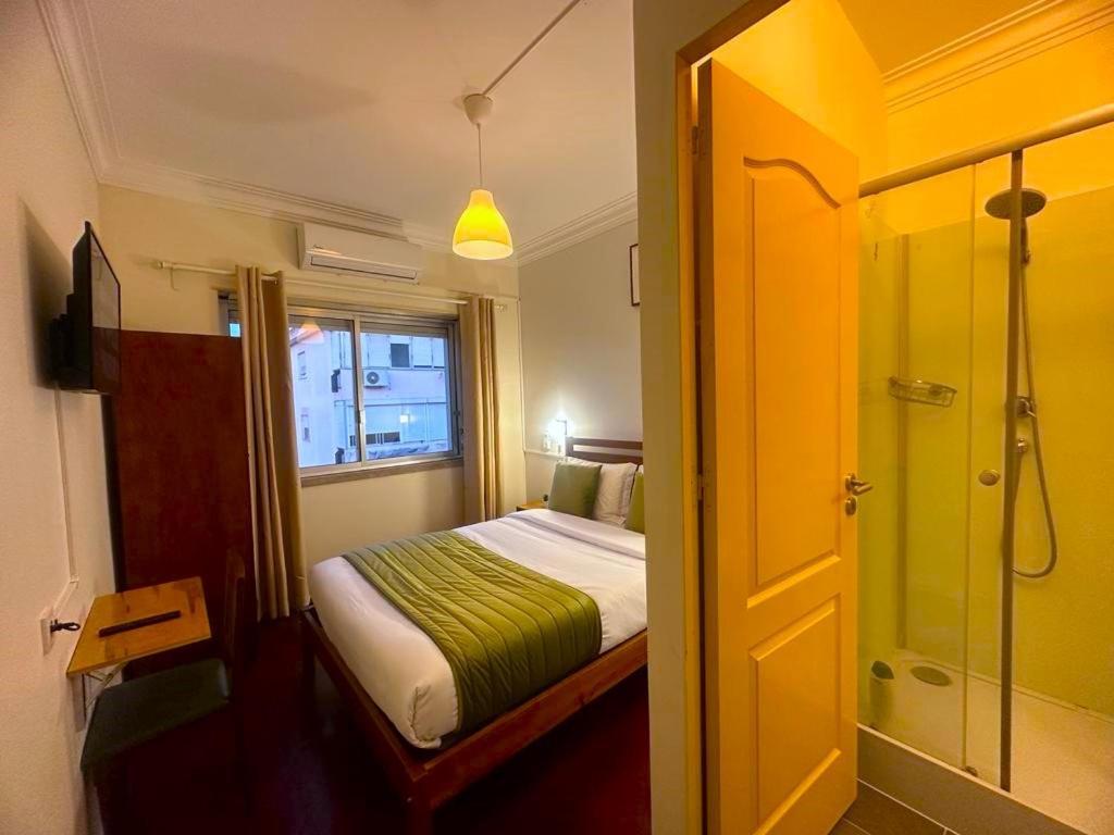 Lisabonna Guest House Amadora Bagian luar foto