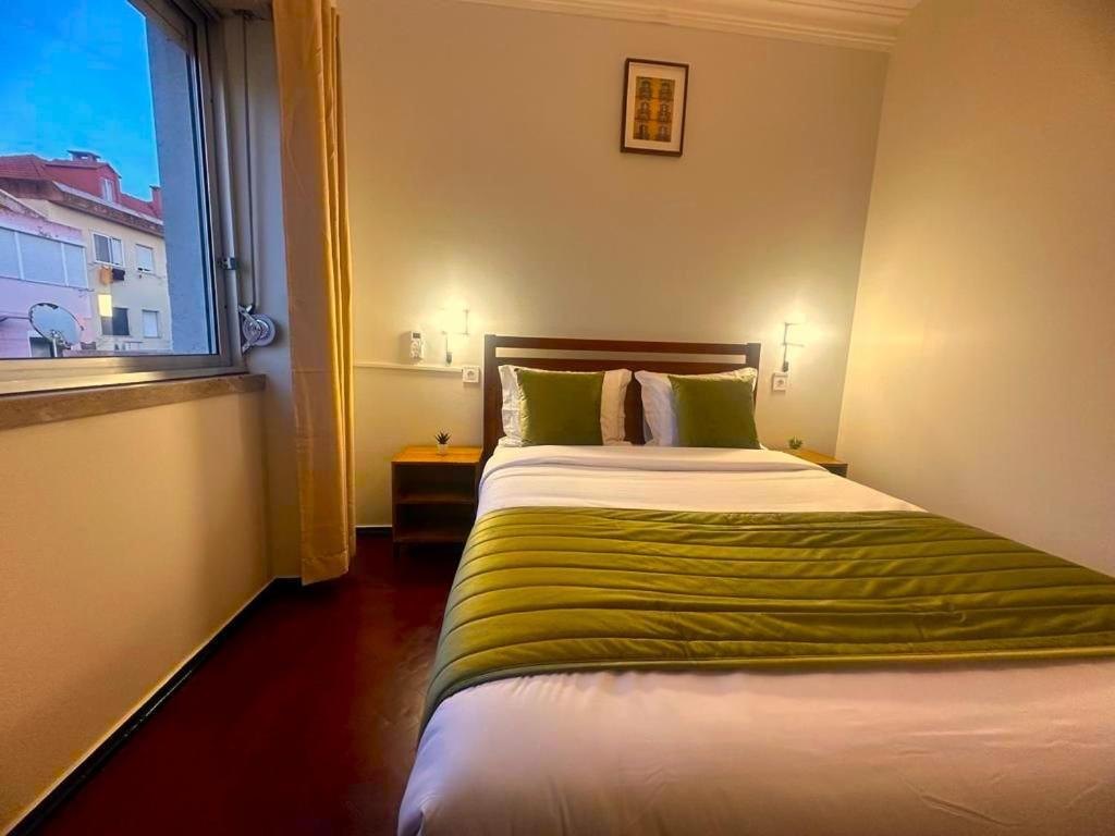 Lisabonna Guest House Amadora Bagian luar foto