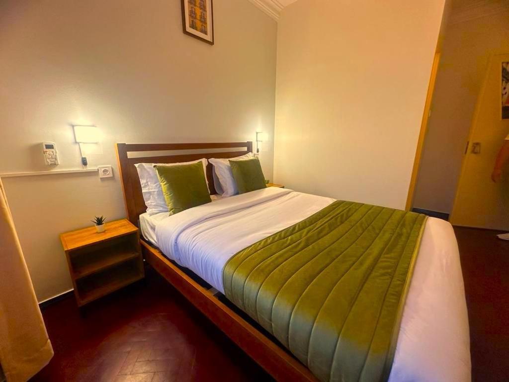 Lisabonna Guest House Amadora Bagian luar foto