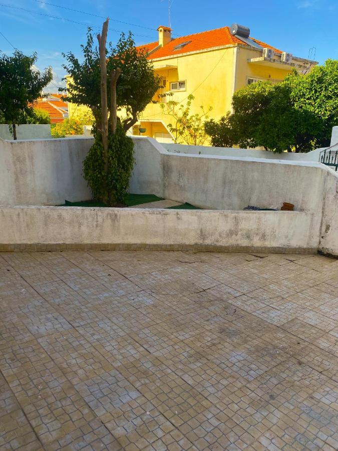 Lisabonna Guest House Amadora Bagian luar foto