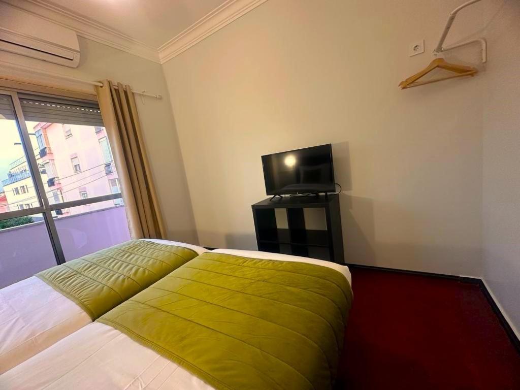 Lisabonna Guest House Amadora Bagian luar foto
