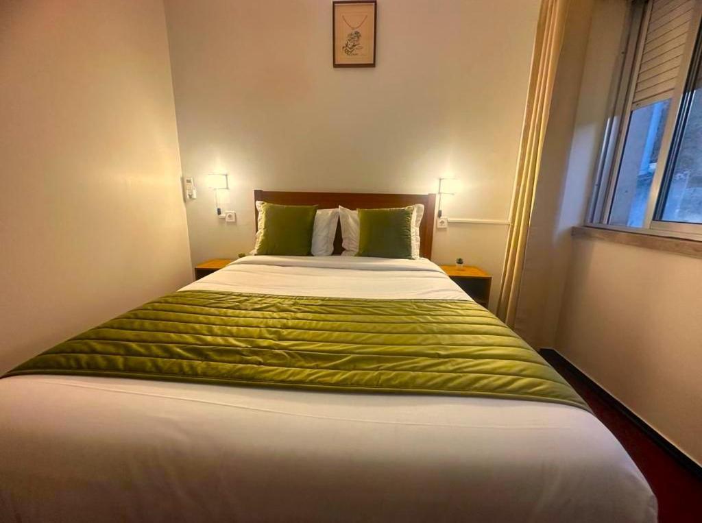 Lisabonna Guest House Amadora Bagian luar foto