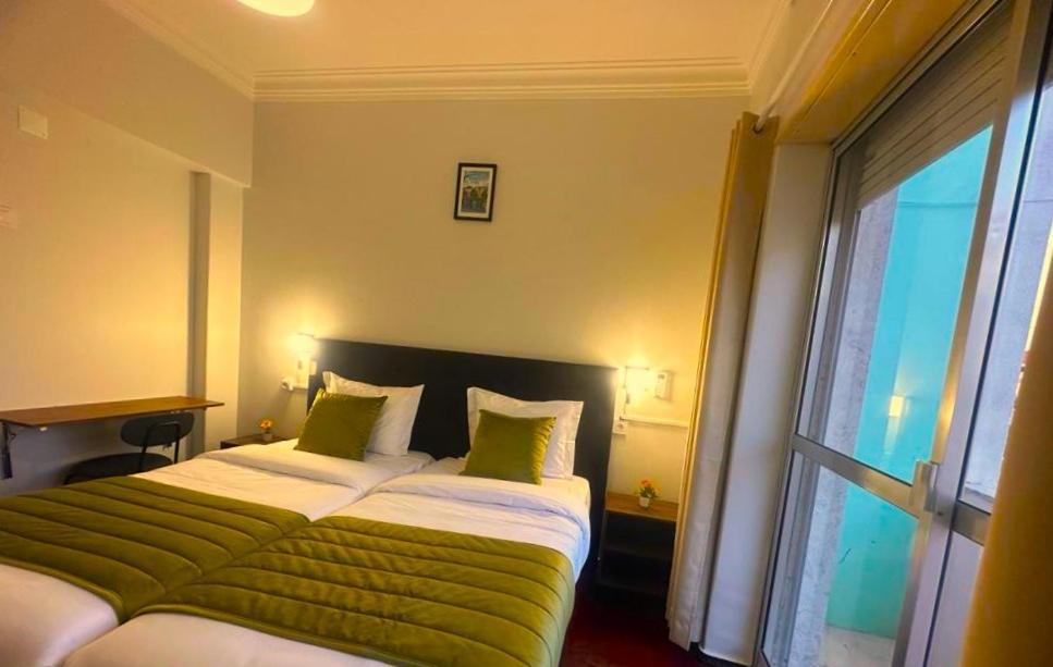 Lisabonna Guest House Amadora Bagian luar foto
