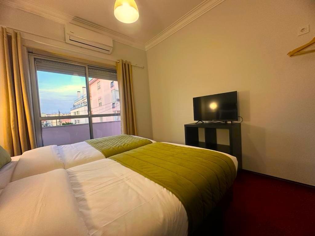 Lisabonna Guest House Amadora Bagian luar foto