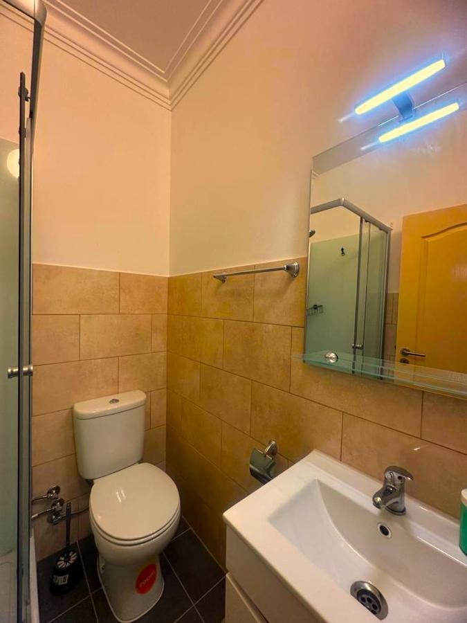 Lisabonna Guest House Amadora Bagian luar foto