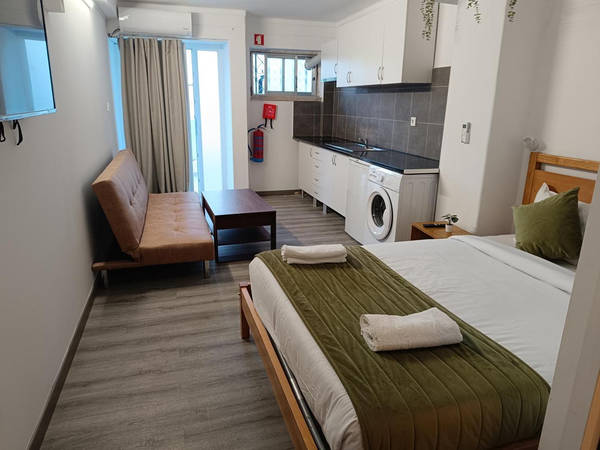 Lisabonna Guest House Amadora Bagian luar foto